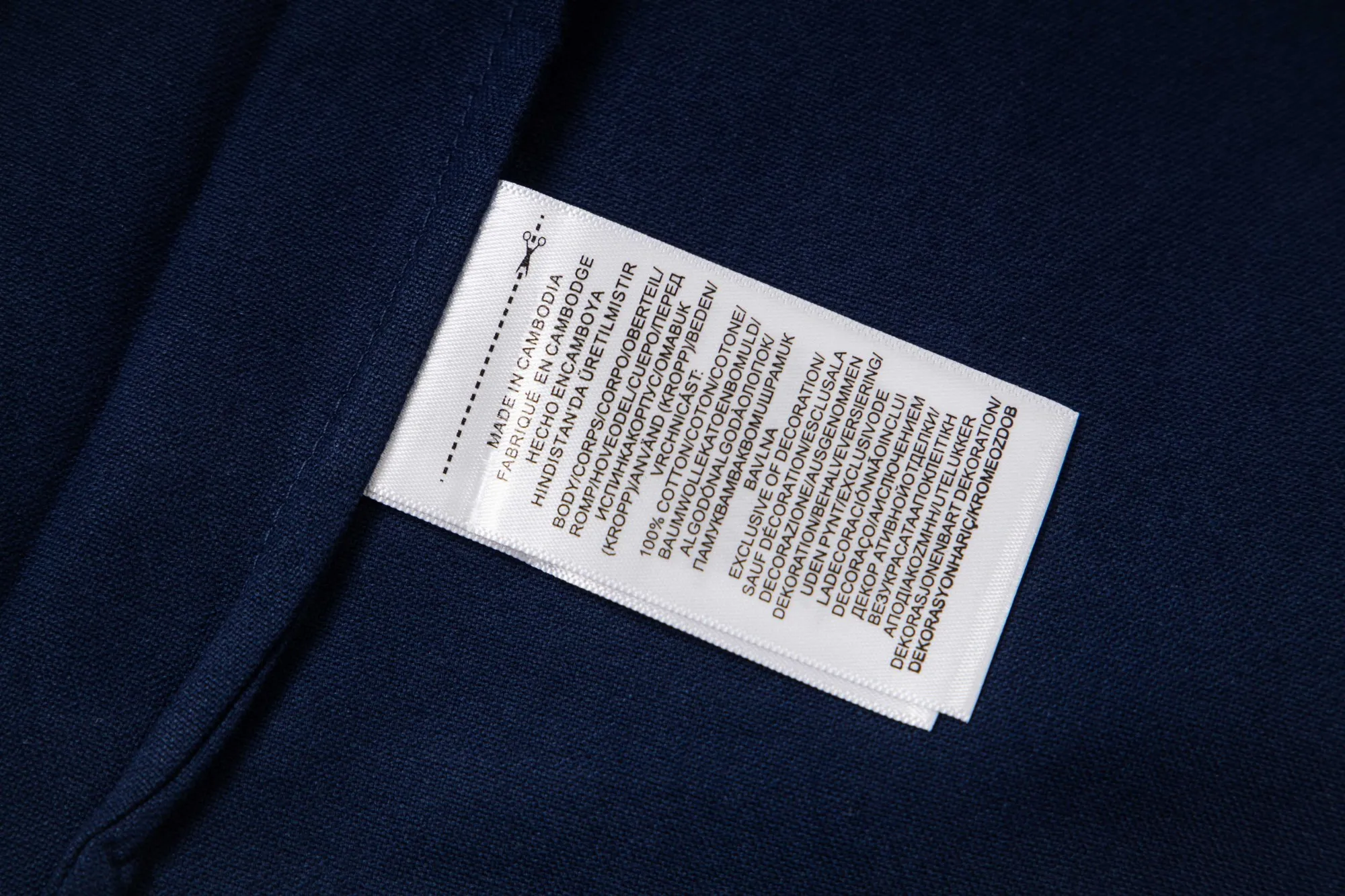 🅿️250 New: Style number: B141 Ralph Lauren/Ralph Lauren classic small label couple's long-sleeved shirt 1️⃣ Made of high-quality fabrics, the upper body is soft and comfortable, extremely delicate, and feels solid, smooth and soft. The fabric has the characteristics of being wrinkle-free and has an invincible feel. The details are perfectly handled! 2️⃣The workmanship details are perfectly controlled. They are all hemmed with vest technology, and the inside of the sleeves are also used. Different from the four-needle and five-thread workmanship, the collars are also all designed with interlining, showing high-end fashion and individuality, and the style is fashionable, simple and elegant! 3️⃣It is very youthful and energetic, and can be easily worn by both men and women. It is very in line with the fashion aesthetic concepts of today's young people! Color: Black, White, Navy Size: S, M, L, XL